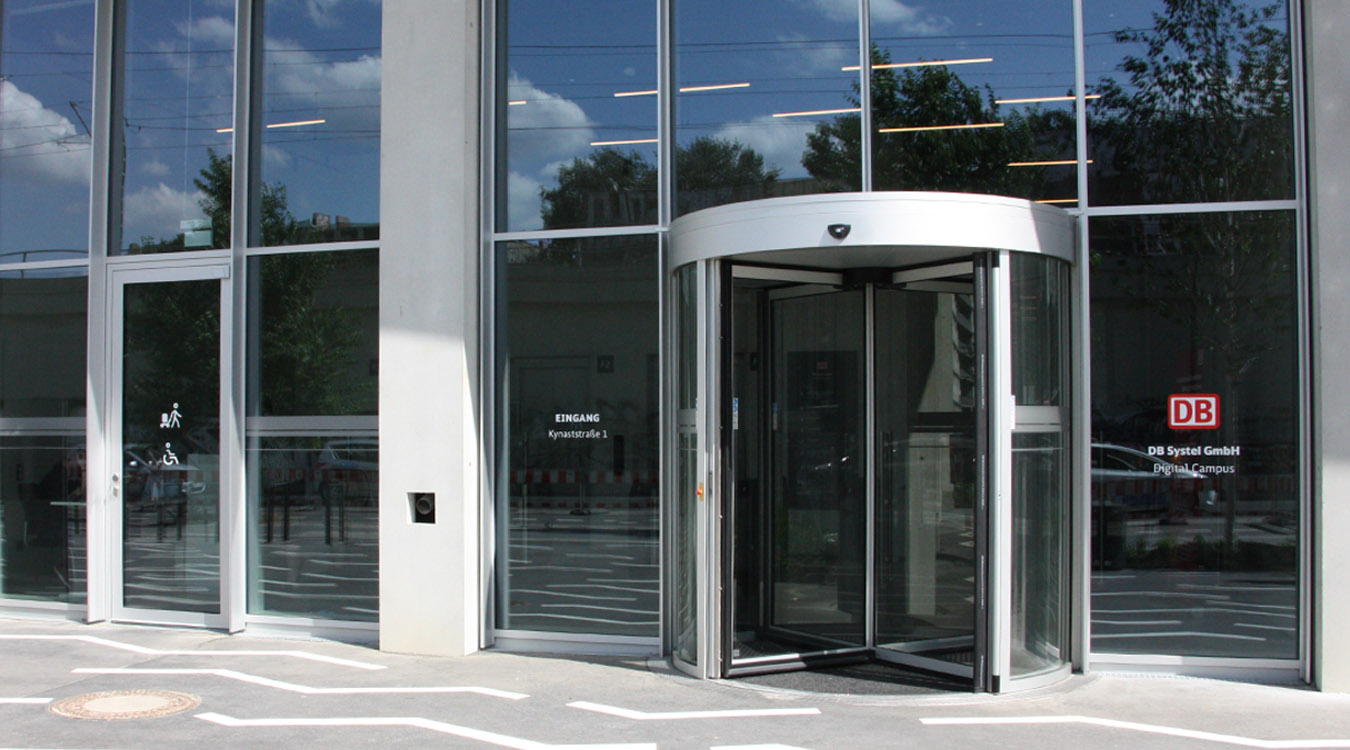 Staub-Immobilienmarketing-b-hub-Leitsystem-DB